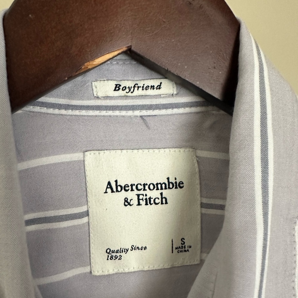 Women’s Abercrombie Boyfriend Button Down Shirt - Picture 2 of 4